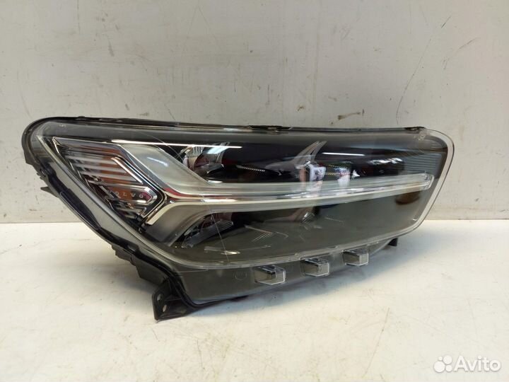 Volvo XC40 фара передняя правая