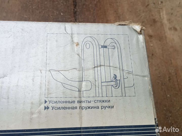 Дверные ручки на планке