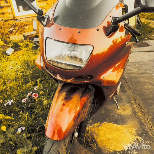 Kawasaki zzr-400.2