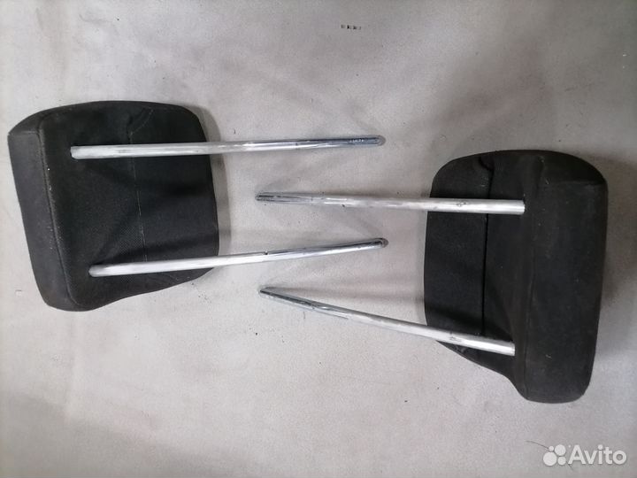 Подголовник сиденья задний