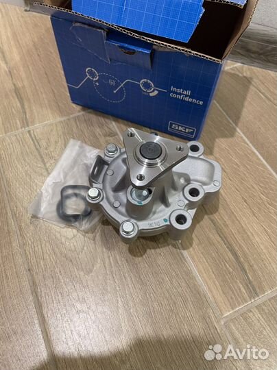 Помпа новая на Mazda