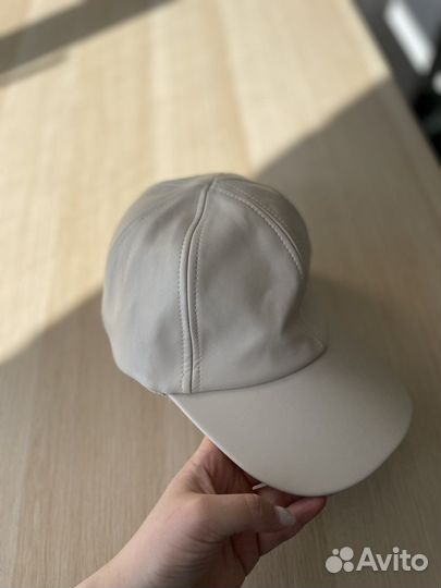 Кепка кожаная женская