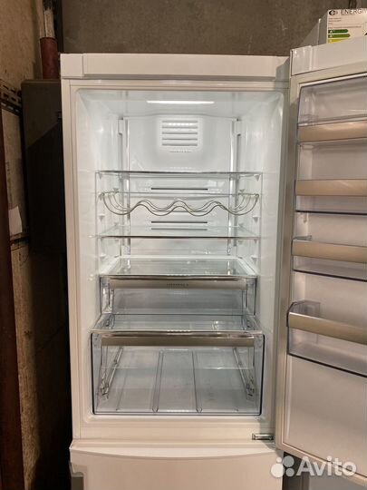 Холодильник AEG