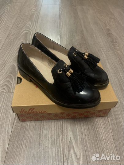 Новые лаковые туфли