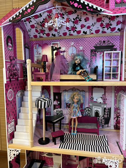 Большой кукольный домик