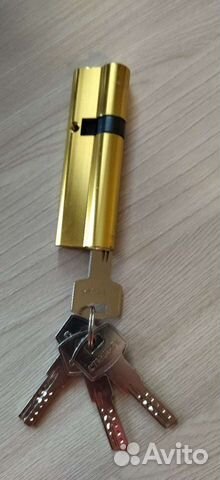 Личинки и ручка для дверей