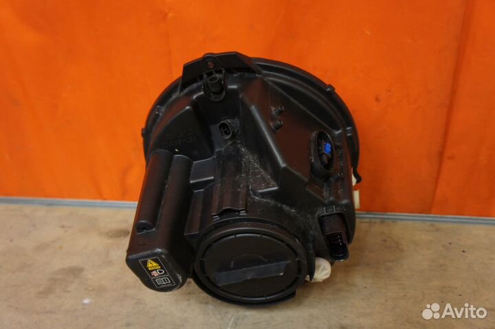 Фара правая Mercedes G-Class W463 биксенон