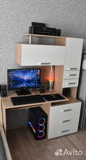 Компьютерный стол для школьника