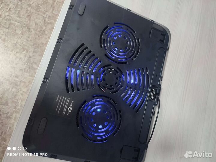 Подставка с охлаждением