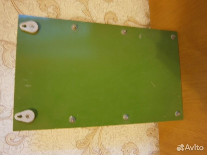 Зеркало для ванной с тремя полочками