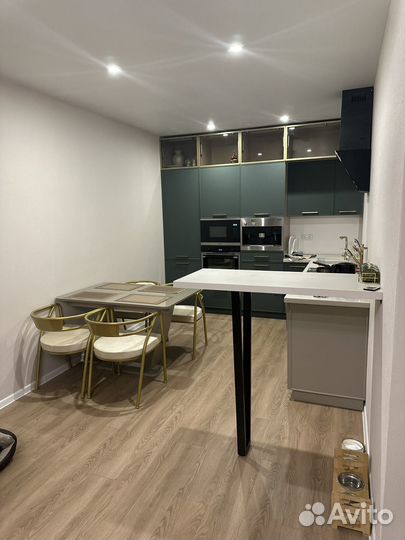 Стул золотой