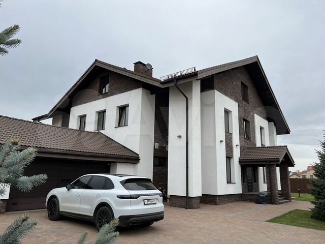 Коттедж 750 м² на участке 16 сот.