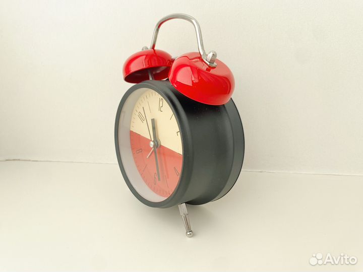 Часы с будильником