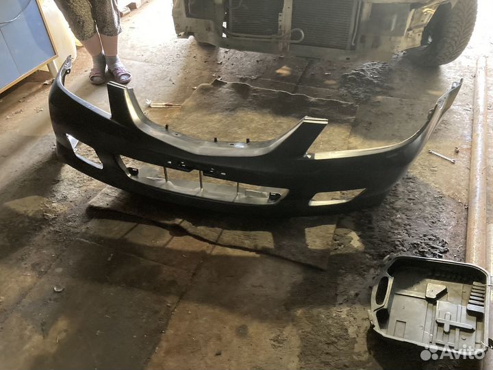 Бампер передний mazda familia2001 год