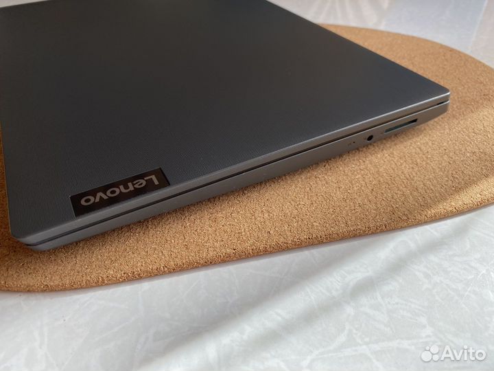 Ноутбук Lenovo V14-ADA