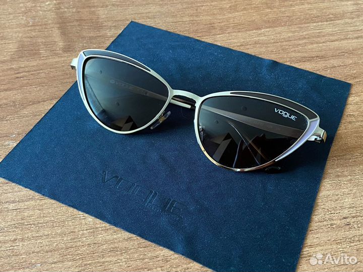 Очки солнцезащитные новые vogue оригинал