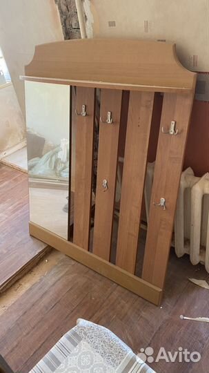 Вешалка с зеркалом