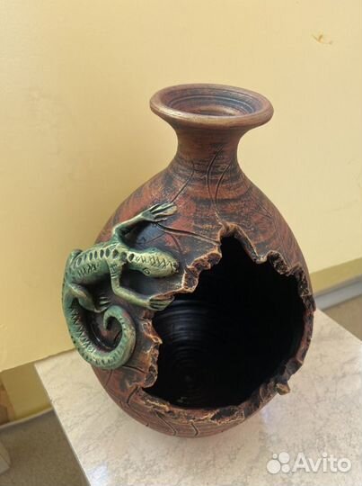 Ваза с ящерицей ручной работы