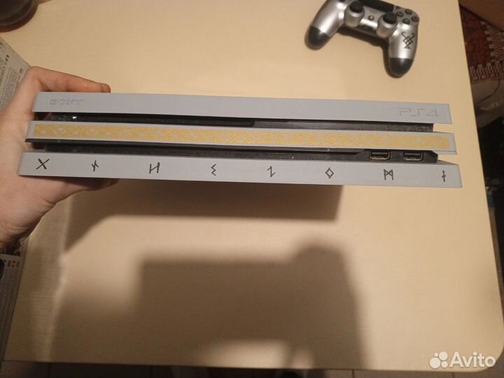 Sony playstation 4 pro limited edition 11.00