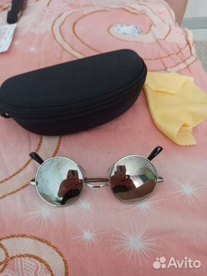 Очки и футляр