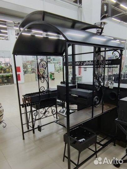 Мангальная зона под крышей