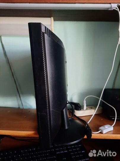 Монитор Viewsonic va1913w