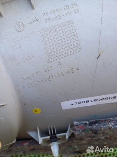 Накладка багажника правая Volkswagen Tiguan clja