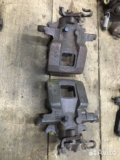 Суппорт тормозной Mitsubishi Outlander 3