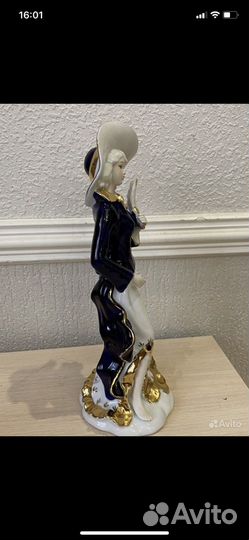 Статуэтка фарфор,высота 32см