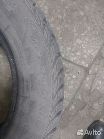 Goodyear UltraGrip Extreme 215/65 R16 98T