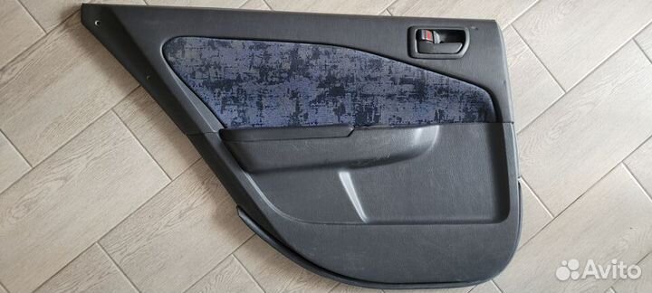 Обшивка двери Toyota Corona Premio левая пер. зад