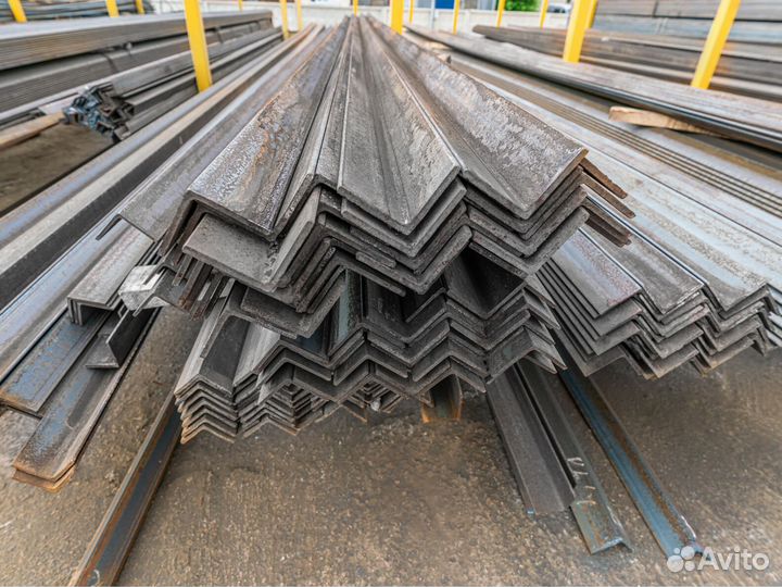 Уголок стальной (с доставкой)