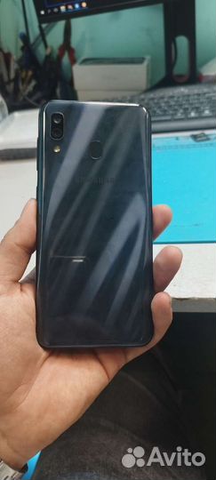 Телефон Samsung Galaxy A30