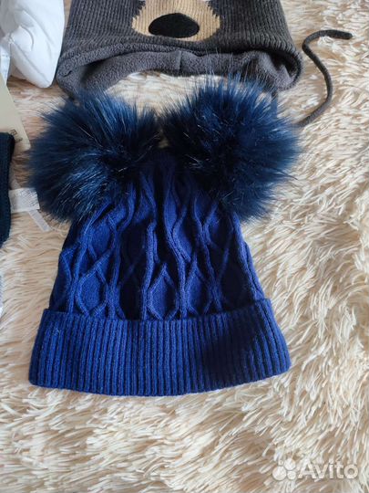 Новые шапки, манишки, шерстяные носки