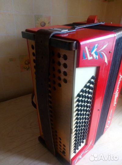 Баяны, аккордеоны