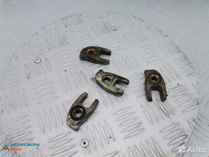 Крепление форсунки Nissan Qashqai 2009