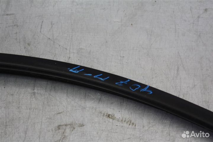 Уплотнитель стекла двери передней правой Peugeot