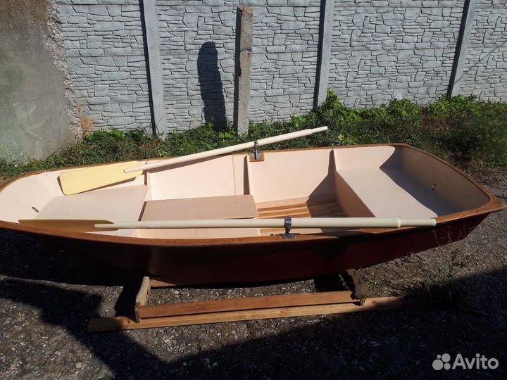 Лодка прогулочная очень крепкая
