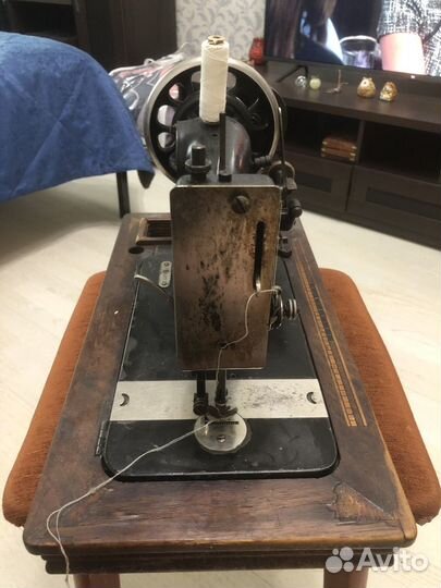 Машинка швейная немецкая (более 100 лет ей)