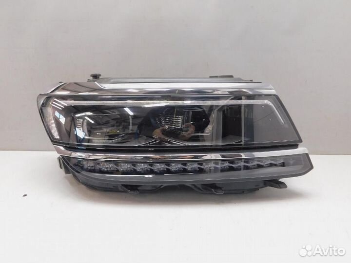 Фара правая Volkswagen Tiguan