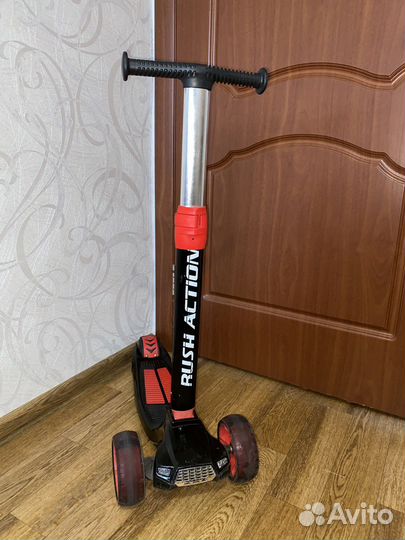 Самокат трехколесный