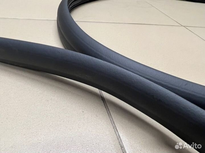 Уплотнитель двери задний левый Renault Sandero