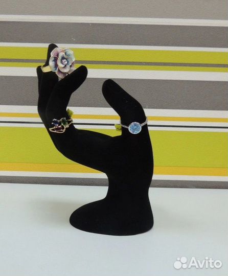 Рука велюровая для колец и браслетов