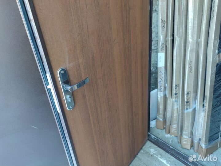 Дверь входная металлическая из новостройки