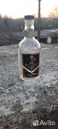 Бутылки с бугельной пробкой и Банки