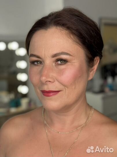 Макияж и прическа