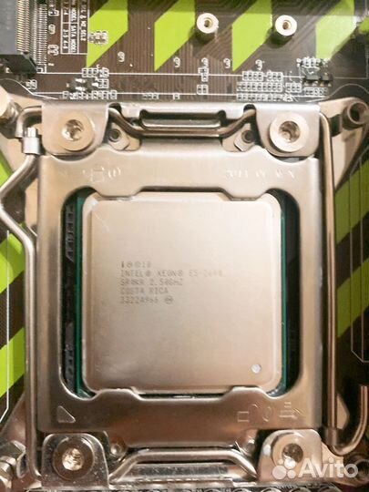 Материнская плата с процессором и памятью