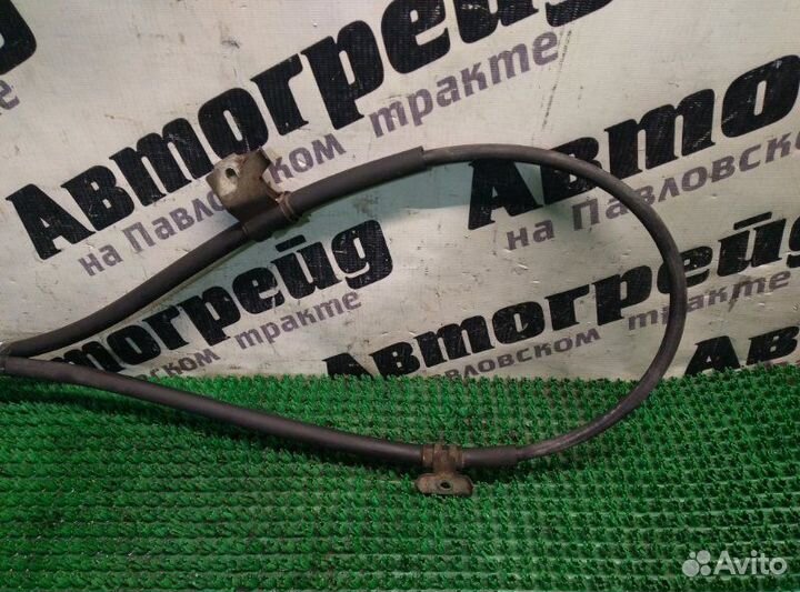 Тросик ручного тормоза левый Toyota Camry Gracia