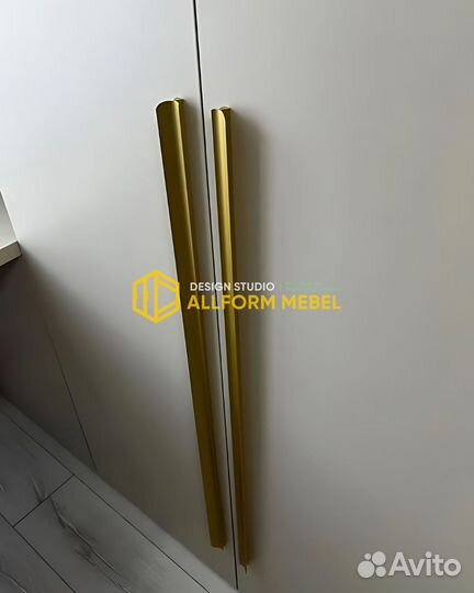 Стол у окна на заказ