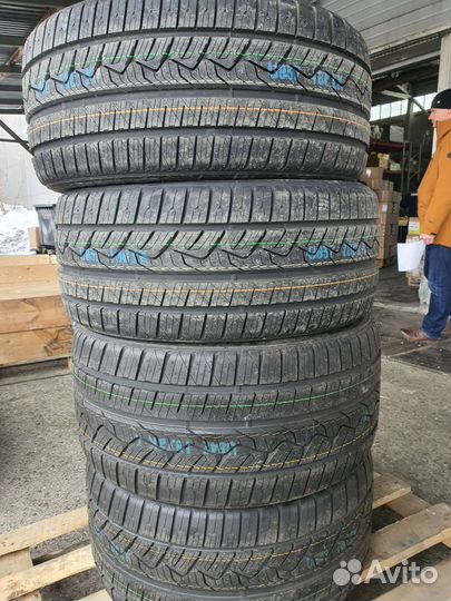Nitto NT421Q 315/35 R20 и 275/40 R20 110W